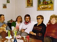 Kylassa  Antero Salminen, Hilkka Weise (Salminen), Werner Weise, Kerttu ja Vuokko Salminen