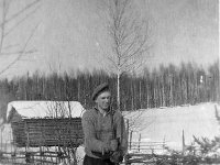 Kerpola(29)  Kerpolan poika Sune Ahlgren (1922 - 1982) turpeen nostossa